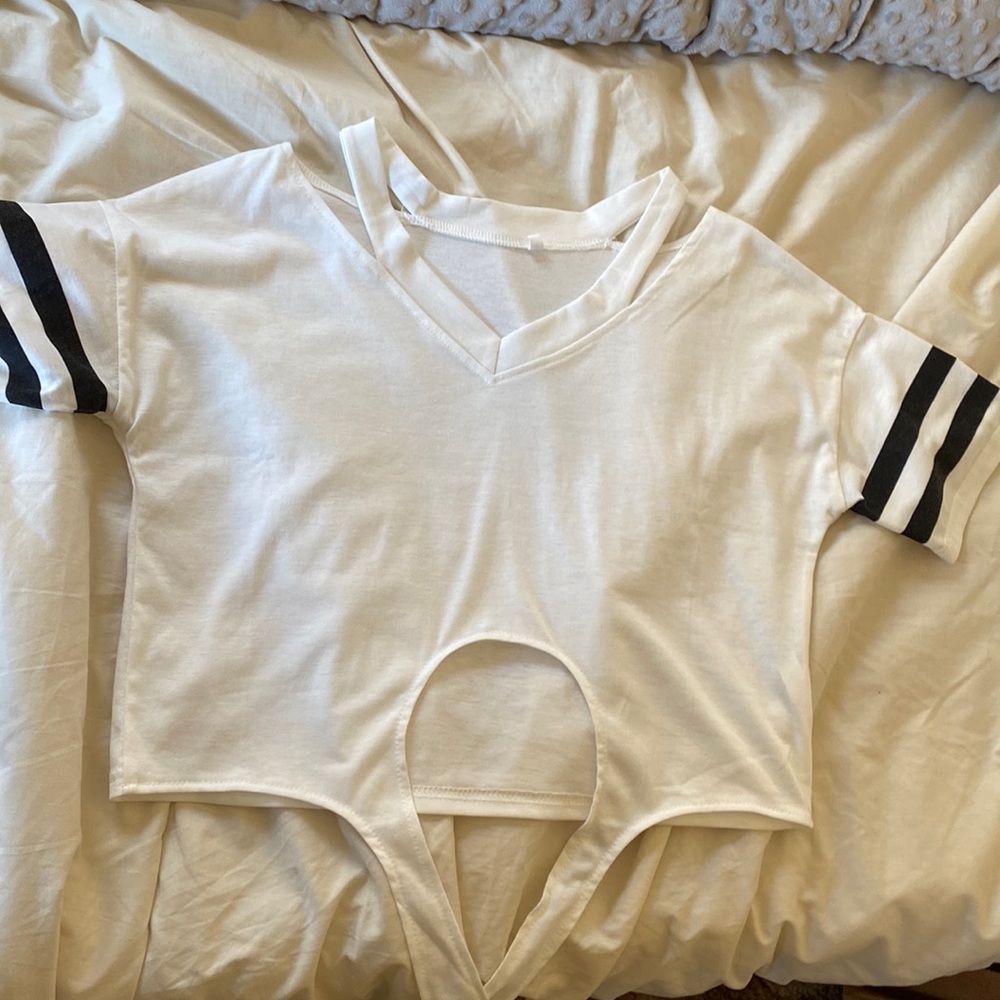 Off shoulder, tie Crop top